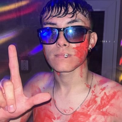 La mejor cuenta de Twitter, de Colón y la buena música. Ludópata.
violencia es mentir