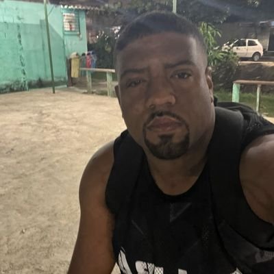 Vivo na paz porque meu nome já foi feito na guerra!
@EsquadraoEJ / @talibadocanal