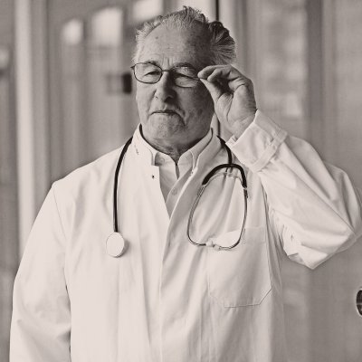 OrielM0ran's profile picture. A professional doctor who help people to take good care of there health