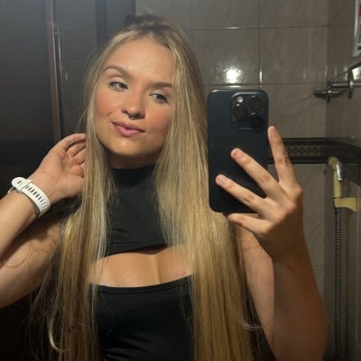 vivian_pribeiro's profile picture. 