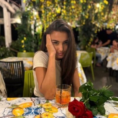 AmandaS22496394's profile picture. 💐 usuária de Letterboxd!