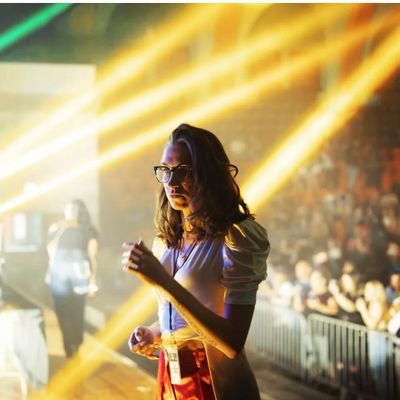 Fl born 727
Promotional assistant
Stage coordinator