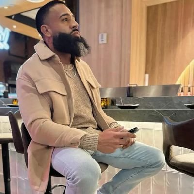 *Entrepreneur
*lovely father ❤️
*Fight Racism ❌
*Follower of Christ 🙏
*Business 📉📈