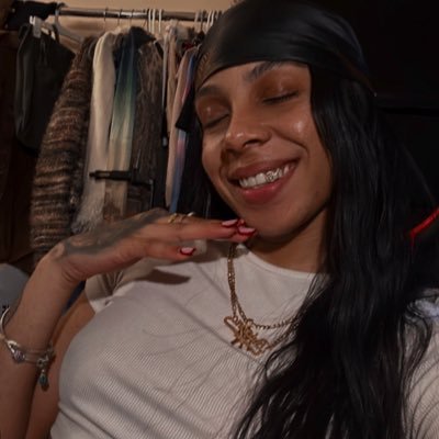 stilllsuga's profile picture. 👩🏽‍❤️‍💋‍👩🏽