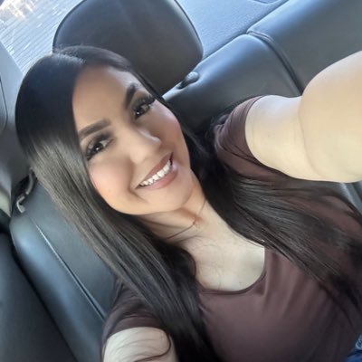 angelinamezaa's profile picture. girl mom