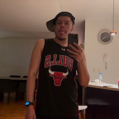 ro_trash18's profile picture. 