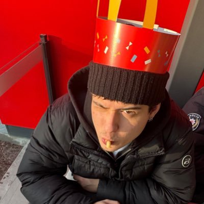 oztekiinefe6's profile picture. not bio yet.