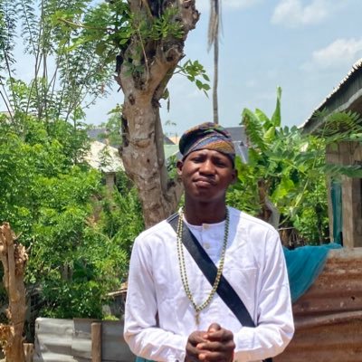 Yoruba priest/ifa priest/Teacher of ifa/ Healer of spiritual problems and life intuition/ BABALAWO🌴
