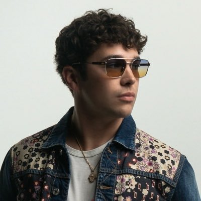 Your place for all things @austinmahone
New single “Rearview” out now Account run by Team AM
