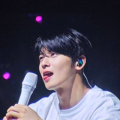 lknur8000's profile picture. 