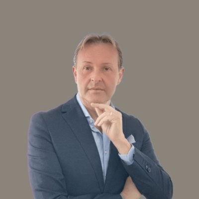 Specialista in Sociologia e Scienze Umane Sociali, con una vasta gamma di competenze professionali.