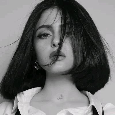 #مثل القصيدة مزاجية حضور وغياب
ماهي تجي غصبّ لو ما جات من كيفها
اتمنئ منكم المتابعه🖤!✨₎!!