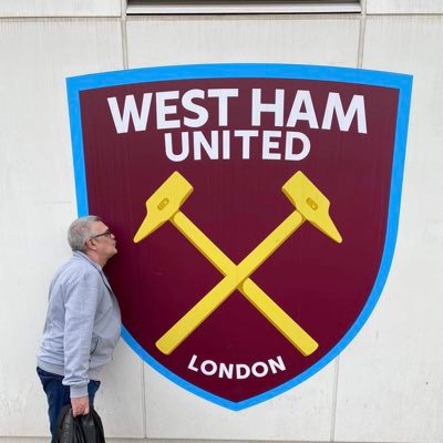 West Ham United fan. 🫧⚒COYI⚒🫧. Engaged to Zena. 3 sons Joshua, Jack and Seb. ⚒⚒⚒WHTID⚒⚒⚒Now have a new puppy called Billy 🐶⚒️