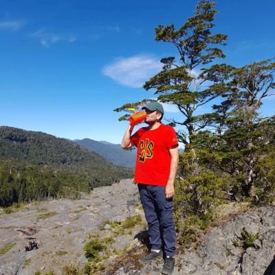 JMarcaPaginas's profile picture. Sin humor, la inteligencia no puede ser subversiva.