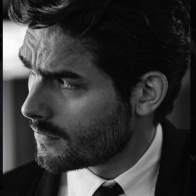 x34v34's profile picture. لستُ أكتب كي تَفهميني… أكتب كي ترتعش أنوثتك بين السطور. ترويض، لا عنف… خضوع، لا انكسار… مساحات، لا قيد.