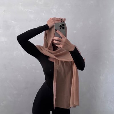 Hijabi Goddess £ your personal financial manager $ FinDom £ Orient Queen ¥ Untouchable for you % Get down on your knees and worship your owner 🧕