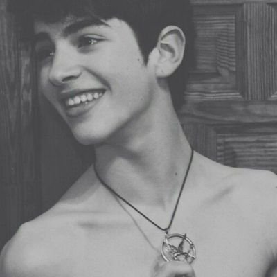 🌹
«لا تعيش على انتظار احد، فمن لا يعتبر وجودك مكسباً له، لاتعتبر غيابه خسارة لك!»
🌹