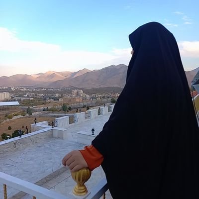🌸 دختر چادری با ارادت خاص به حضرت ابوالفضل العباس (ع)
✨ دنبالکننده راه اهل بیت (ع)