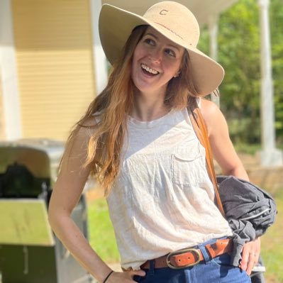 lemongingerade's profile picture. Mom & wife. Art, literature, handicraft appreciator. Raising kids and chickens, teaching health and yoga. ✝️ Northerner having a southern experience.