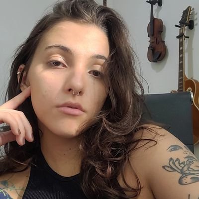 biagndln's profile picture. psicóloga e mestranda em saúde coletiva, mas aqui eu ~costumo~ falar sobre qualquer outra coisa