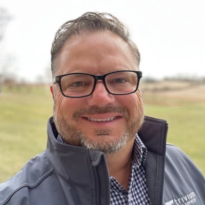 Visionary Leader. Proud Iowan. 🌽🦅🇺🇸 Former nonprofit CEO | Healthcare & leadership consultant ☕