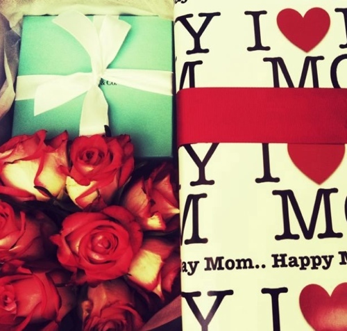 A girl who owns a small business specialized in personalized wrapping and gifts ...
Contact: wrappingmania@gmail.com
