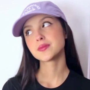 Soy como Hannah Montana, pero peliazul, disléxica y sin talento para cantar 🧚🏻💞🍌