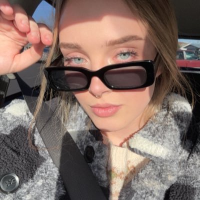 Certified Brat✨ Don’t bother messaging me unless you’re ready to be my personal ATM//Findom