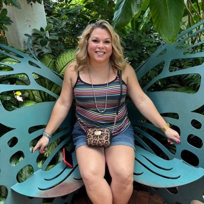 ♏ 🇮🇹 Emmy-winning @WEWS Sr. Assignment Editor.
#GoBucks
I liked Cleveland before it was cool.
#GoPackGo
Aspiring Island Girl.
Retweet not endorsement.