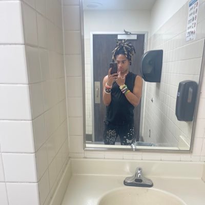 Bi 19 Top😉 FREAKY AHH NIXXGA💯 DM’s Open Hit me up. I’m not a real nice nigga so juss lettin you know.