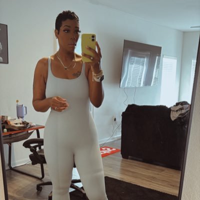 BrandiF__'s profile picture. Super Mom, mother of 3 great kids 😬 mother of 4️⃣⭐️TE UCF COMMIT⚔️🖤 @thekylanfox c/o 24