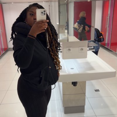 JKincee's profile picture. Guadeloupéenne 🌞 || 96✌🏾|| ♊️ || 🙏🏾|| 💙🤍