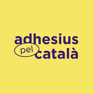 Iniciativa sense ànim de lucre que uneix artistes, entitats i societat civil per crear adhesius en defensa de la llengua