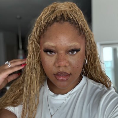 _Kokola's profile picture. Proverbs 31: 26-31. @keepitkutekourt ✨