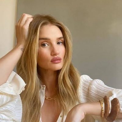 Wifey to @Glacier_Zhens : Married 15/04/17 : Mum to Hunter and Kaiya : Full time brat, part time ‘freelancer’ #PennedByVengeful Discord: @casperstwin_