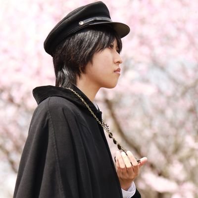 usagisan175's profile picture. 20↑
男色系純文学書き。
お目が高い・もじのイチにて学ラン（男装）写真集と短編BL&純文学小説集を発刊。
来年から公募に挑戦していきます。
