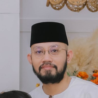 achmetnor's profile picture. Je m'appele Som. Stretford End. Do a kickflip! Nadia & Noah