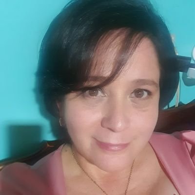 Soy Secretaria, y estudiante de Ingenieria Agronómica y Derecho