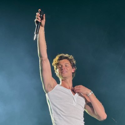 florenciabcr's profile picture. #10yearsof1D #5SOS5 #TSTheErasTour 🛼