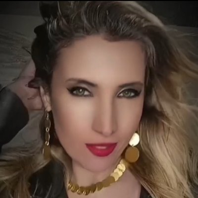Sono gentile, comunicativa e amo la vita. Carpe diem.