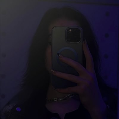 Inajosephina's profile picture. New account 😬 • Artist & writer • 21 years old • Just having a browse 👀