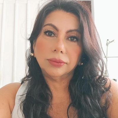 de izquierda,con los ojos abiertos,sin pasiones,pero segura que el cambio se está dando...