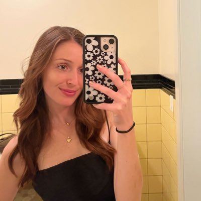 zzoetucker's profile picture. 