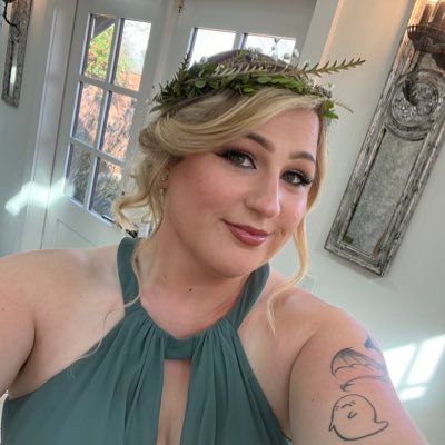 mvschh's profile picture. arro ♥️ • she/her • htx • marketing grad • horse girl • insert funny quirky bio here