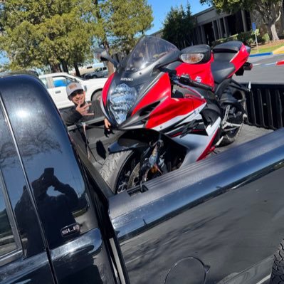 R2_roww's profile picture. 