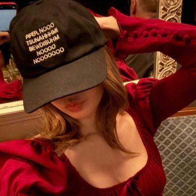 Fully supports LISA LALISA @wearelloud https://t.co/BSQx4B4g4J