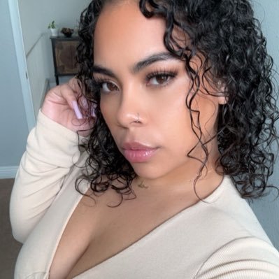 Sensual Healer 🦋Sexual Alienist 🧬 top 1% on OF 4+Yrs 📈 @candacewestxxx