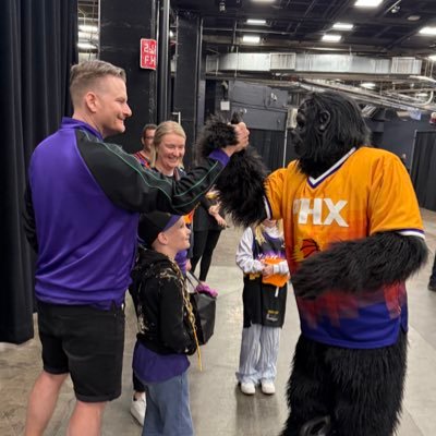 Marketing dude ⚡️ Norway’s biggest @Suns fan 🇳🇴 Play & manage Oslo Basketball Club 🏀 #SunsUp #GoSuns