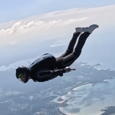 g_soozy's profile picture. Die living