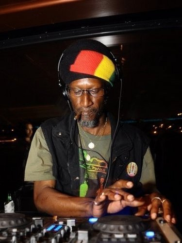 firkitchenradio's profile picture. life is so sweet life is so short yy can't we all just get along Love JAH Love Each Other and We can make a Better Word ( JAH Is Boss) .